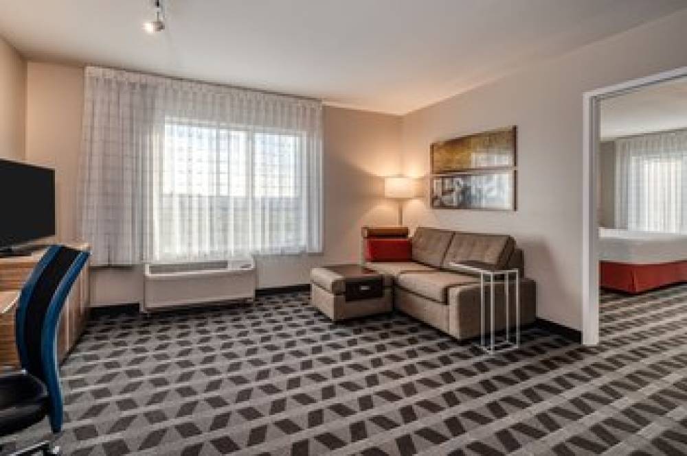 TownePlace Suites By Marriott Indianapolis Airport 10