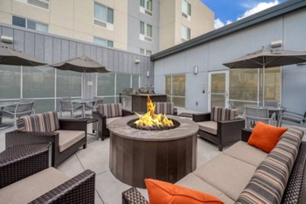 TownePlace Suites By Marriott Indianapolis Airport 7