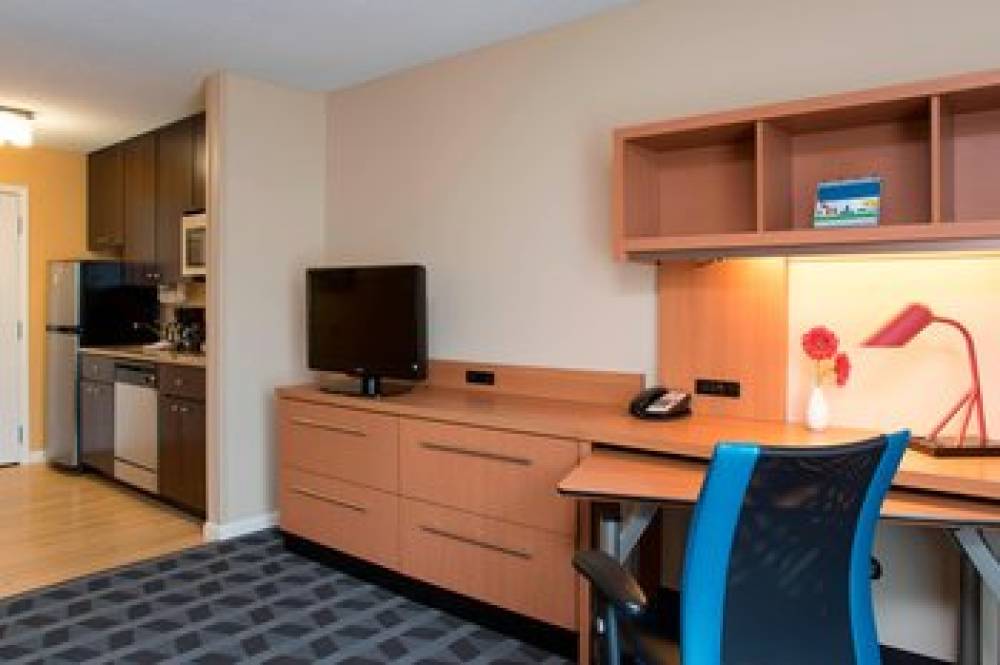 TownePlace Suites By Marriott Kalamazoo 10