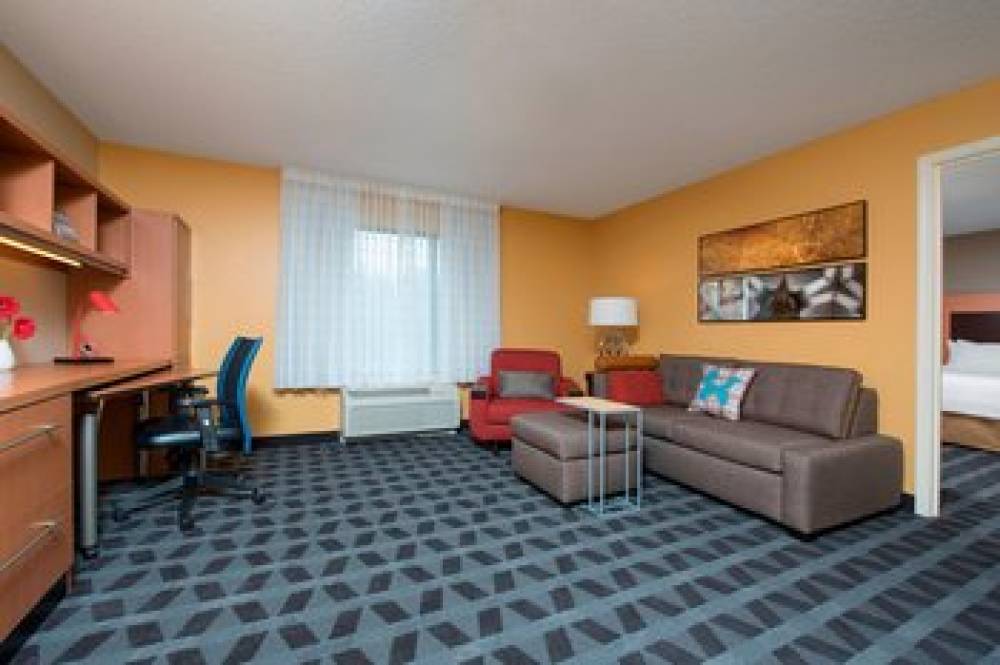 TownePlace Suites By Marriott Kalamazoo 9