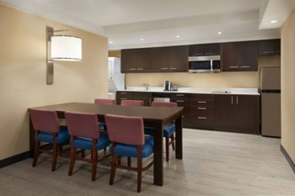 TownePlace Suites By Marriott Oshawa 8