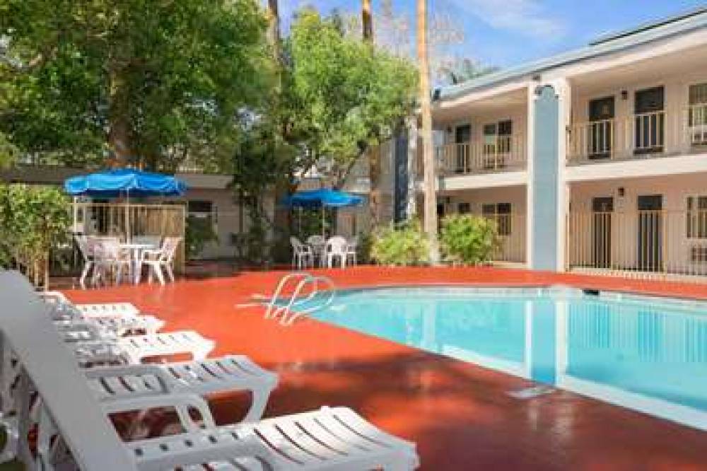 Travelodge By Wyndham Bakersfield 7