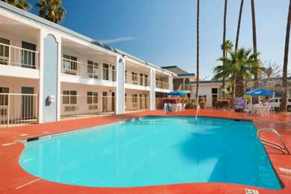 Travelodge By Wyndham Bakersfield 6