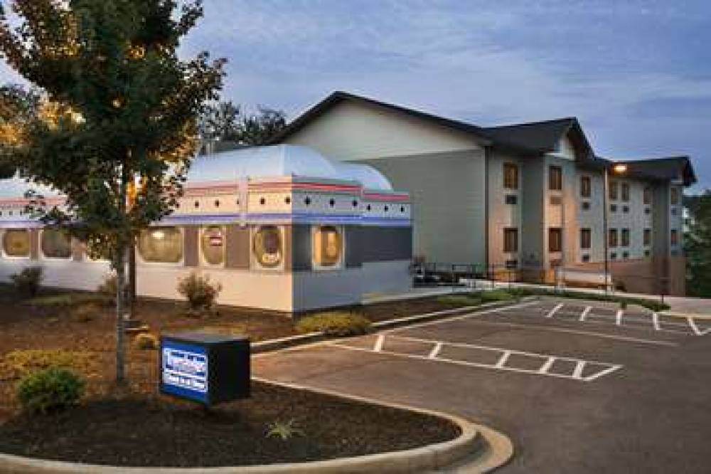 TRAVELODGE BY WYNDHAM BRUNSWICK NEA 4