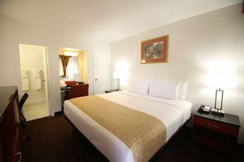 Travelodge By Wyndham Burbank-Glendale 9