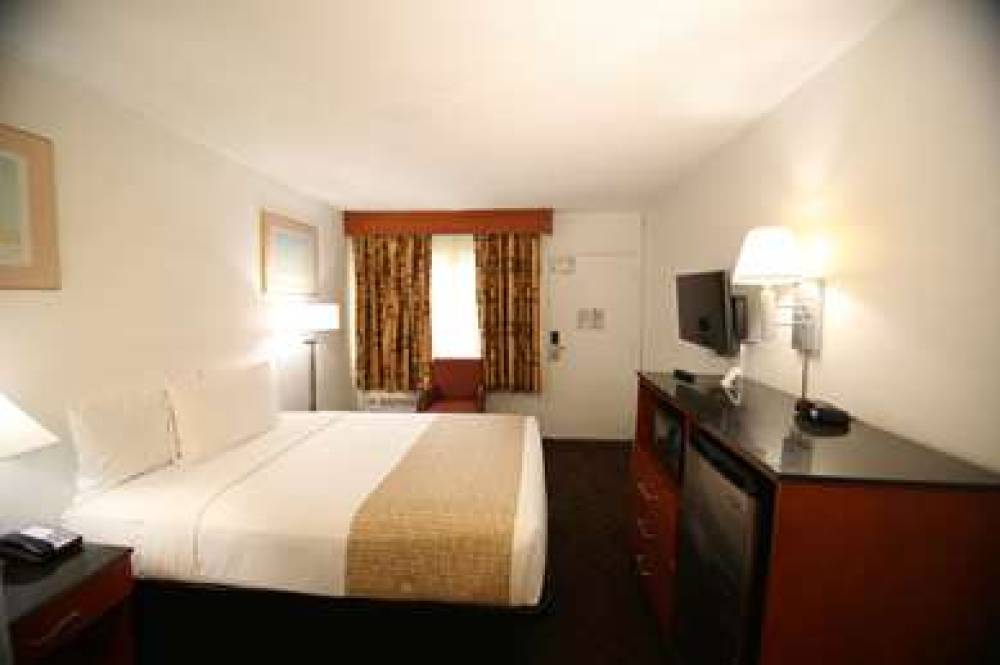 Travelodge By Wyndham Burbank-Glendale 7