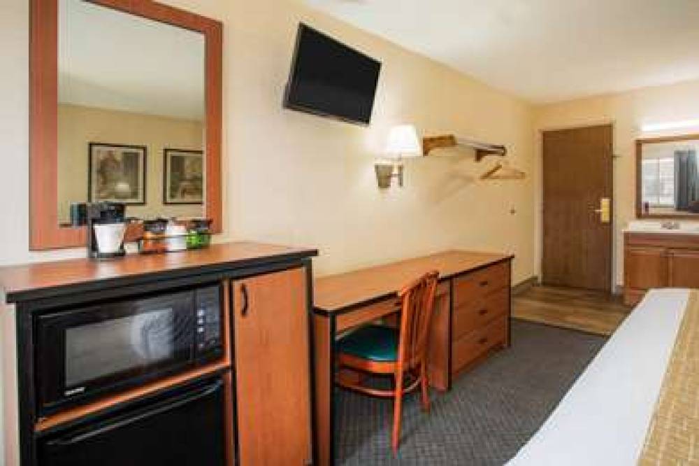 TRAVELODGE BY WYNDHAM COLORADO SPRI 8