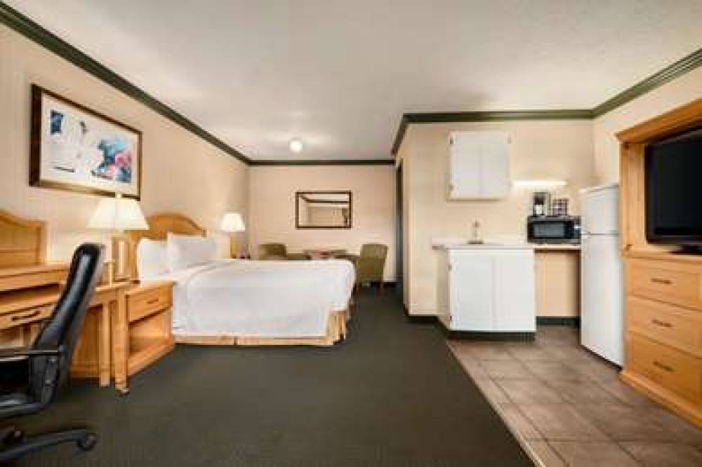 TRAVELODGE BY WYNDHAM, DAWSON CREEK 10