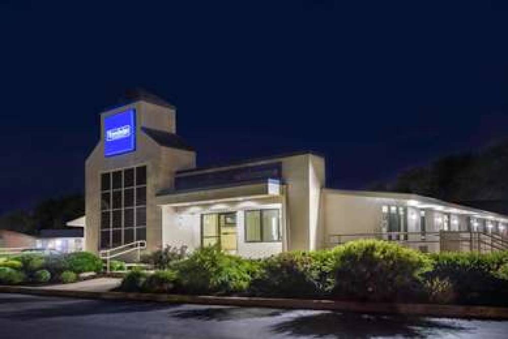 TRAVELODGE BY WYNDHAM ESSINGTON / P 7