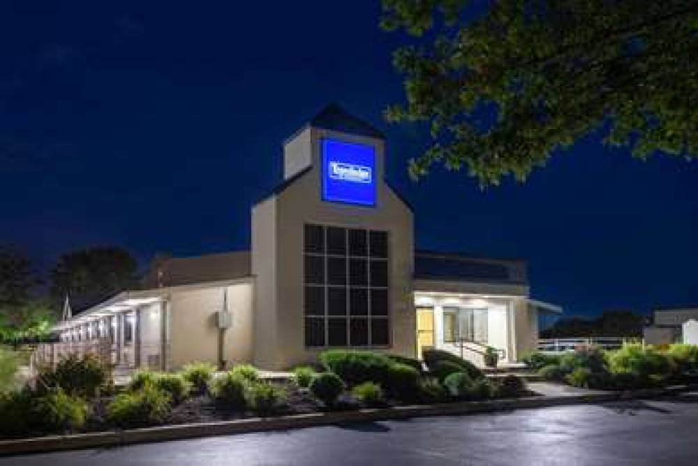 TRAVELODGE BY WYNDHAM ESSINGTON / P 6