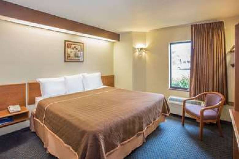 Travelodge By Wyndham, Fort Myers Airport 10