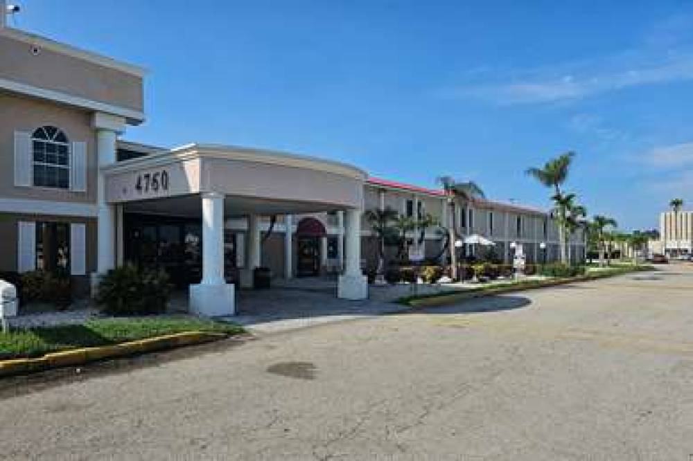 Travelodge By Wyndham, Fort Myers 1