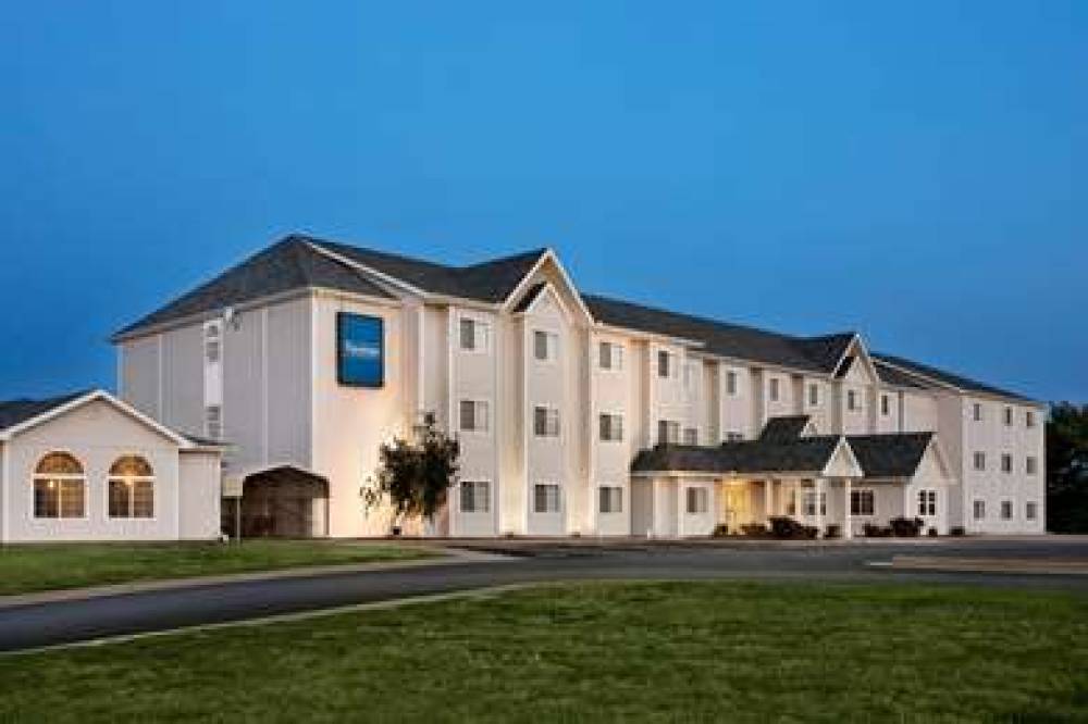 TRAVELODGE BY WYNDHAM FORT SCOTT 2