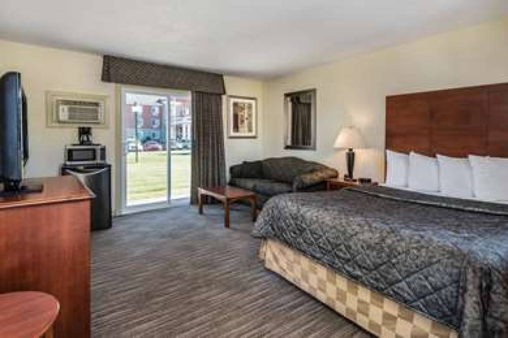 TRAVELODGE BY WYNDHAM GANANOQUE 9