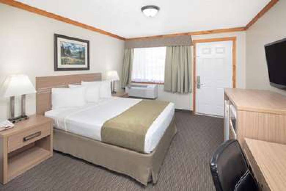 Travelodge By Wyndham, Golden Sportsman Lodge 8