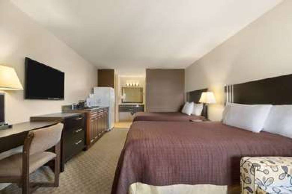 Travelodge By Wyndham Kamloops Mountview 9