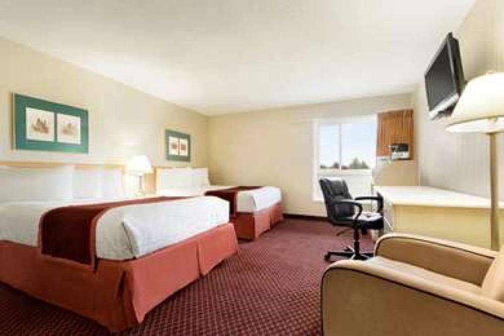 Travelodge By Wyndham Lethbridge 10