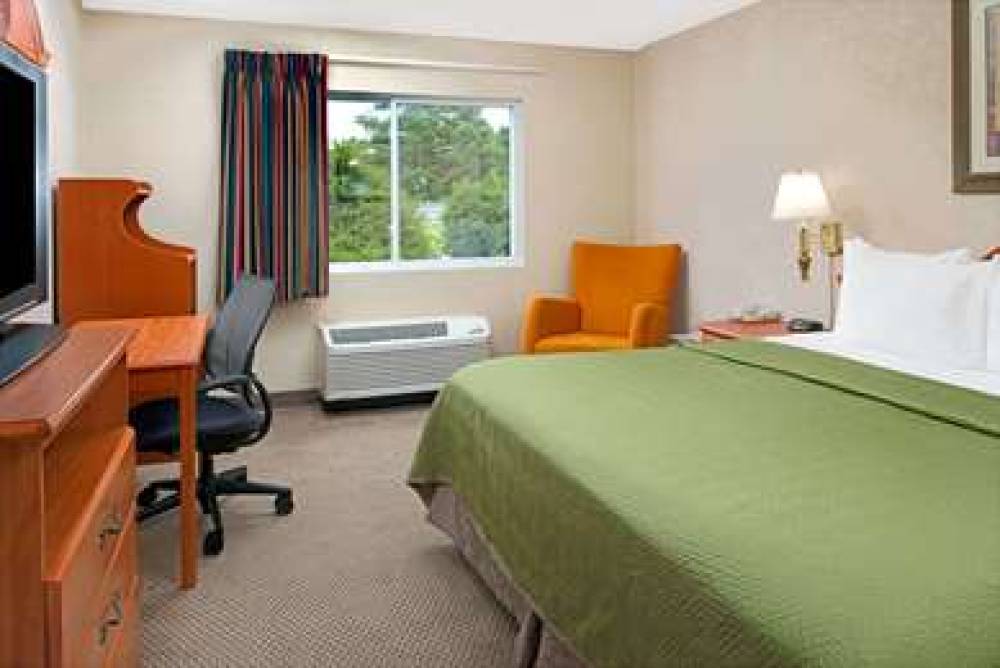 TRAVELODGE BY WYNDHAM LINCOLN AIRPO 5