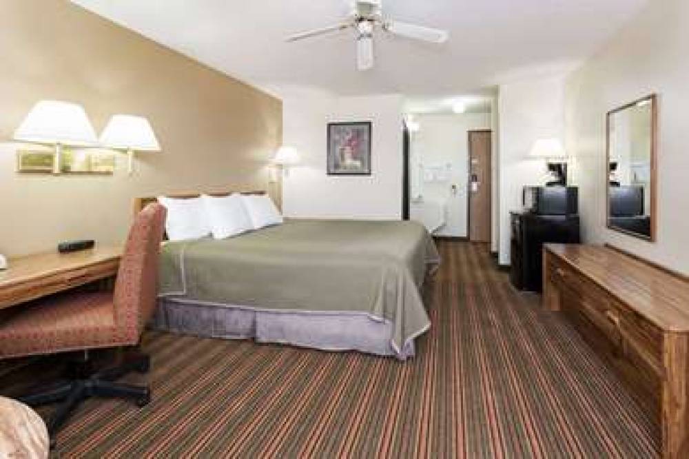 TRAVELODGE BY WYNDHAM LONGMONT 7