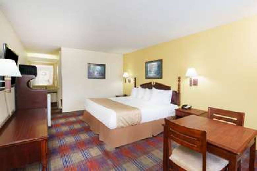 TRAVELODGE BY WYNDHAM MONTGOMERY EA 8