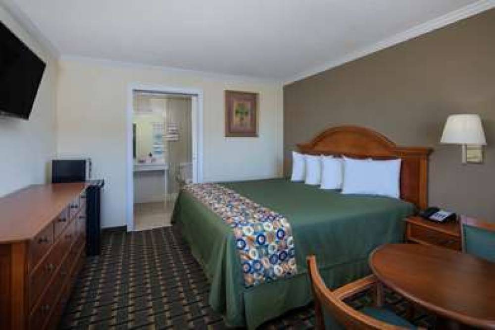 TRAVELODGE BY WYNDHAM ORANGEBURG 9