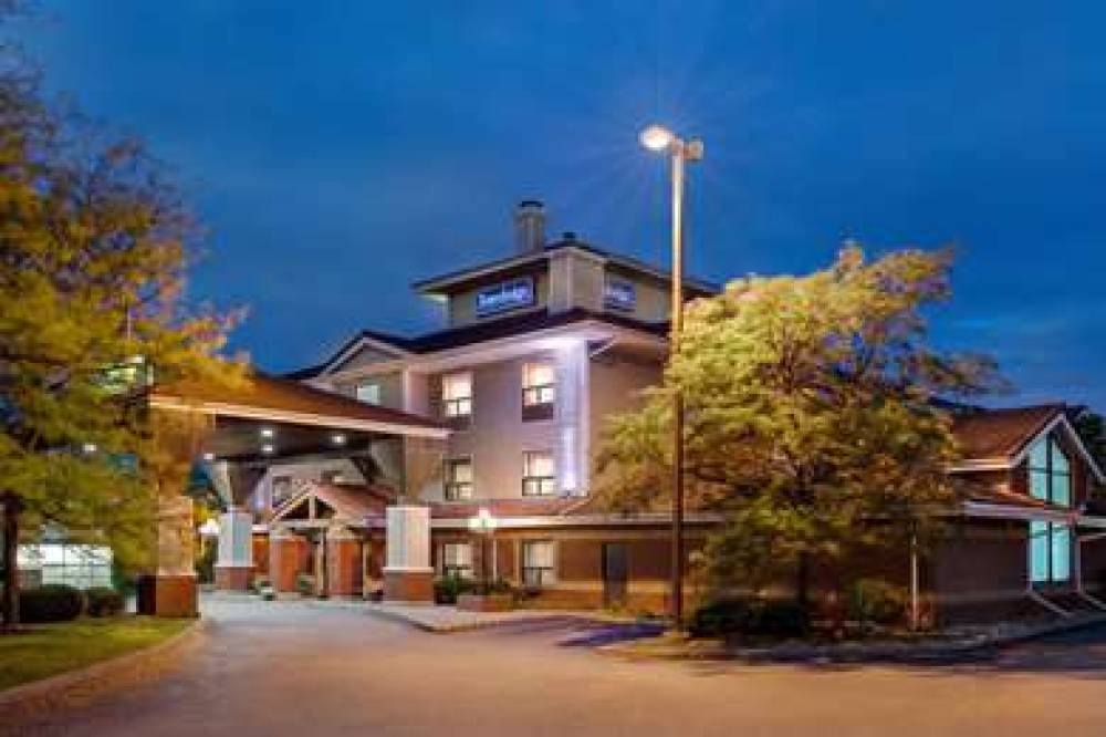 Travelodge By Wyndham Oshawa Whitby