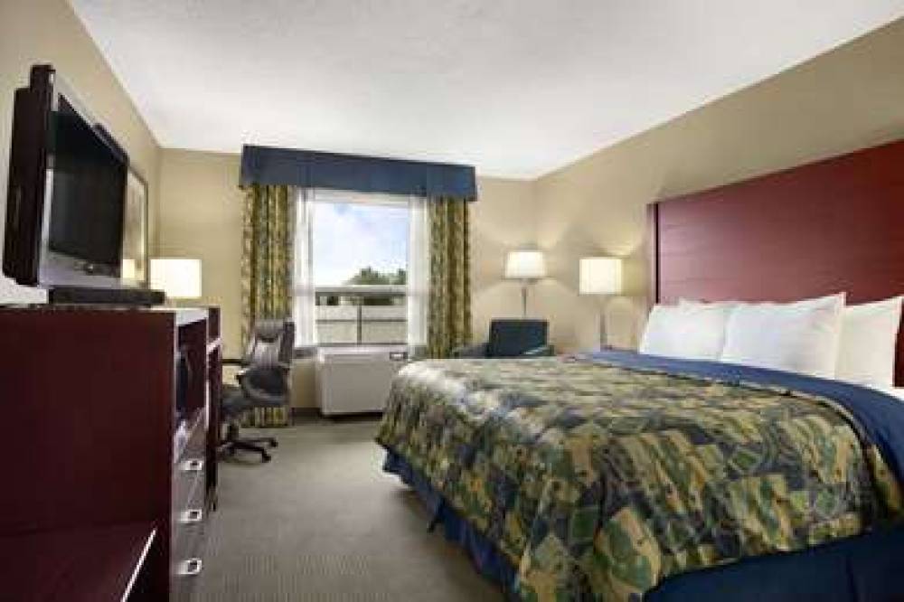 Travelodge By Wyndham Oshawa Whitby 10