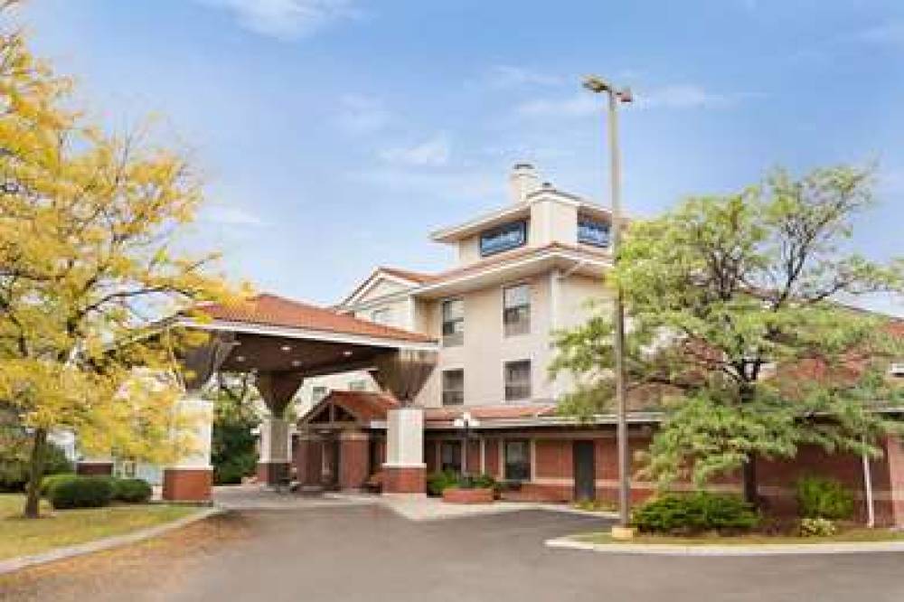 Travelodge By Wyndham Oshawa Whitby 3