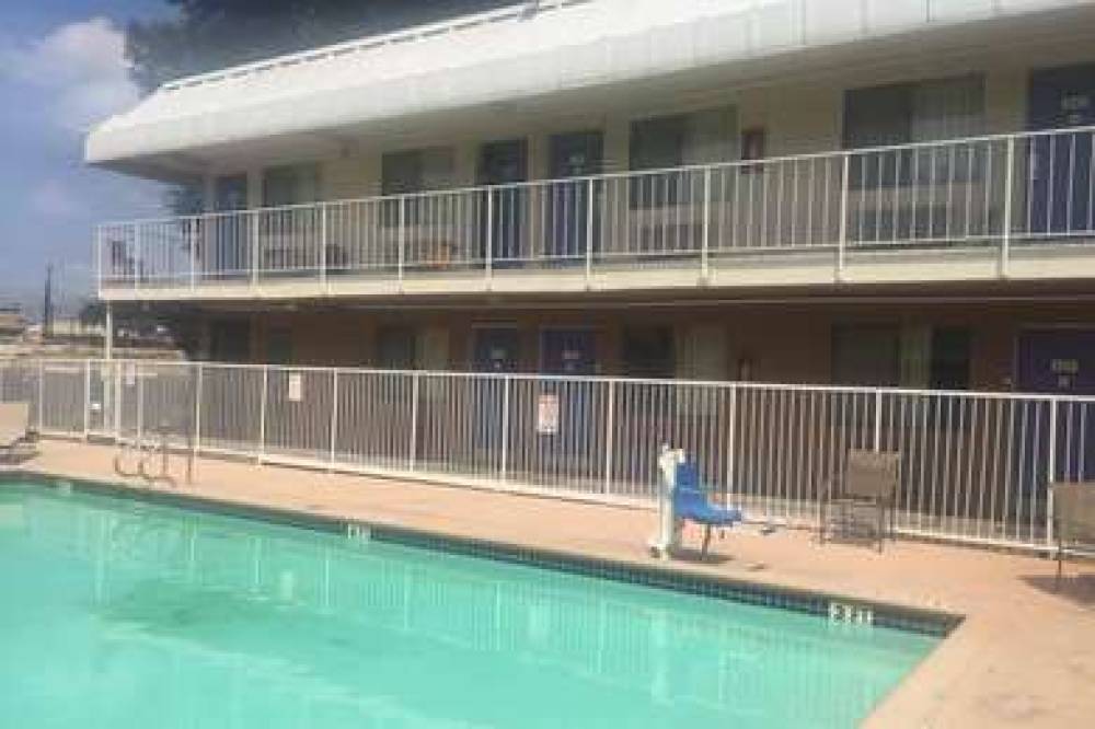 TRAVELODGE BY WYNDHAM SAN ANTONIO L 2