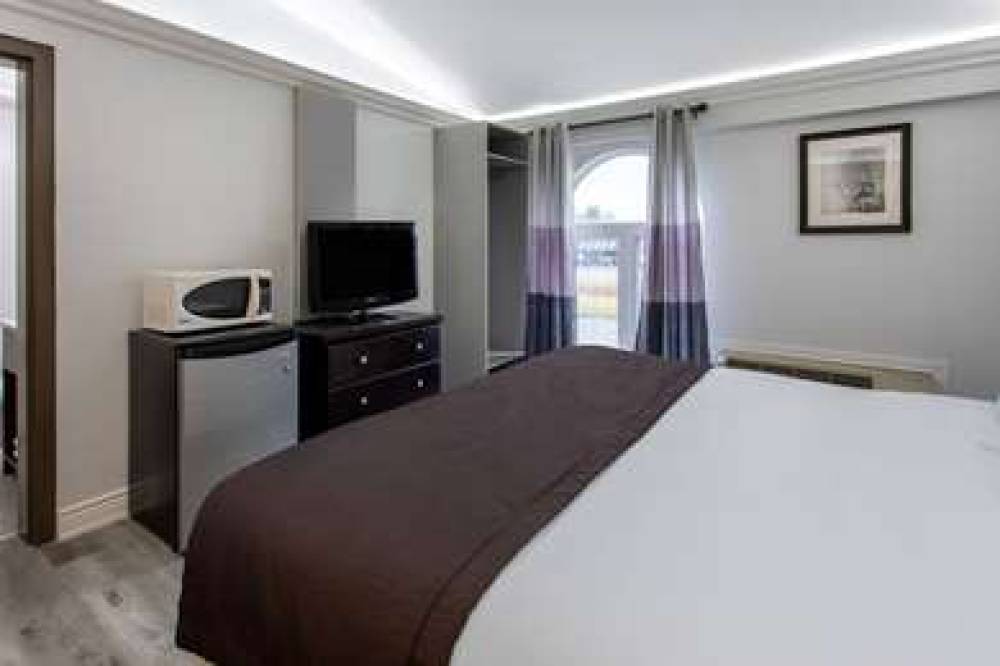 TRAVELODGE BY WYNDHAM SARNIA 10