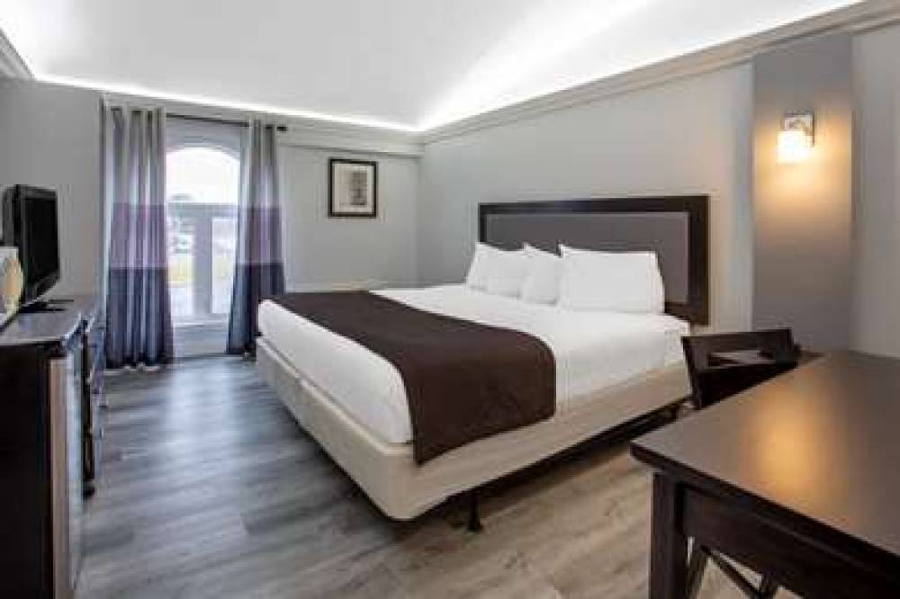 TRAVELODGE BY WYNDHAM SARNIA 9