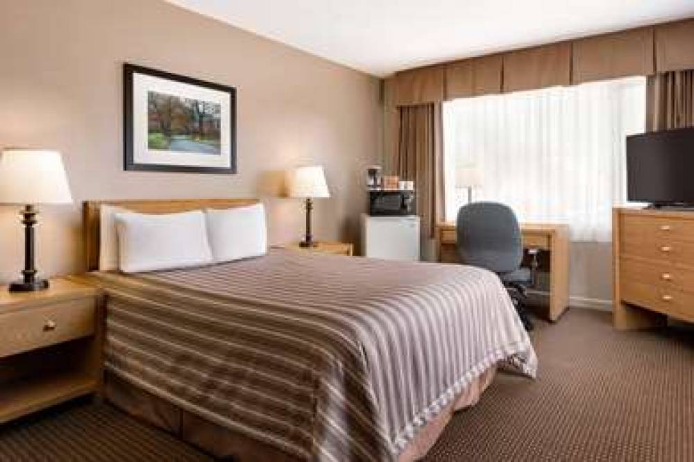 Travelodge By Wyndham Simcoe 9