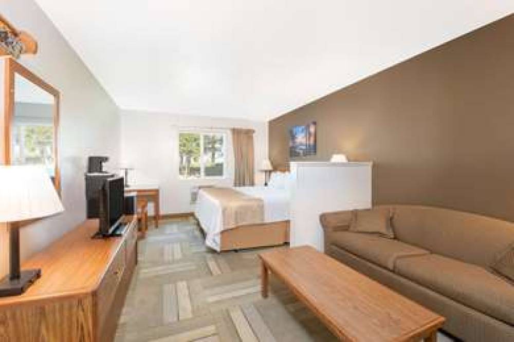 TRAVELODGE BY WYNDHAM SPEARFISH 8