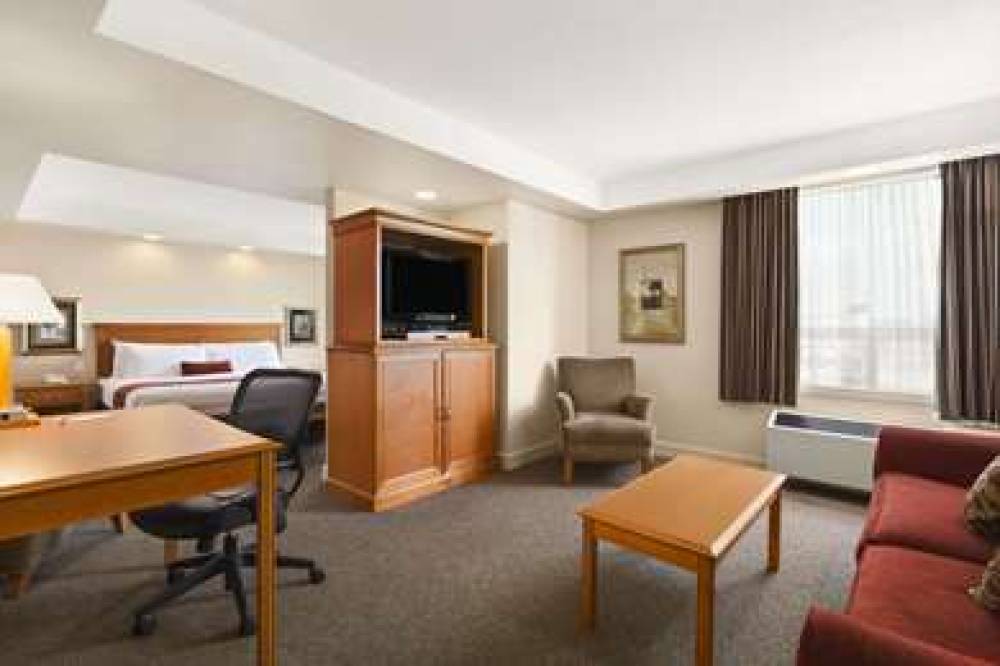 Travelodge By Wyndham Spruce Grove 9