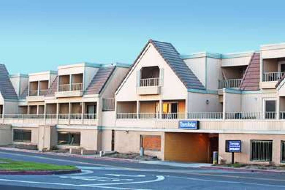 Travelodge By Wyndham Sunset-Huntington Beach Ocean Front 1