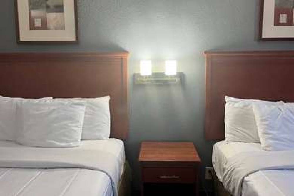 Travelodge By Wyndham Terre Haute 6