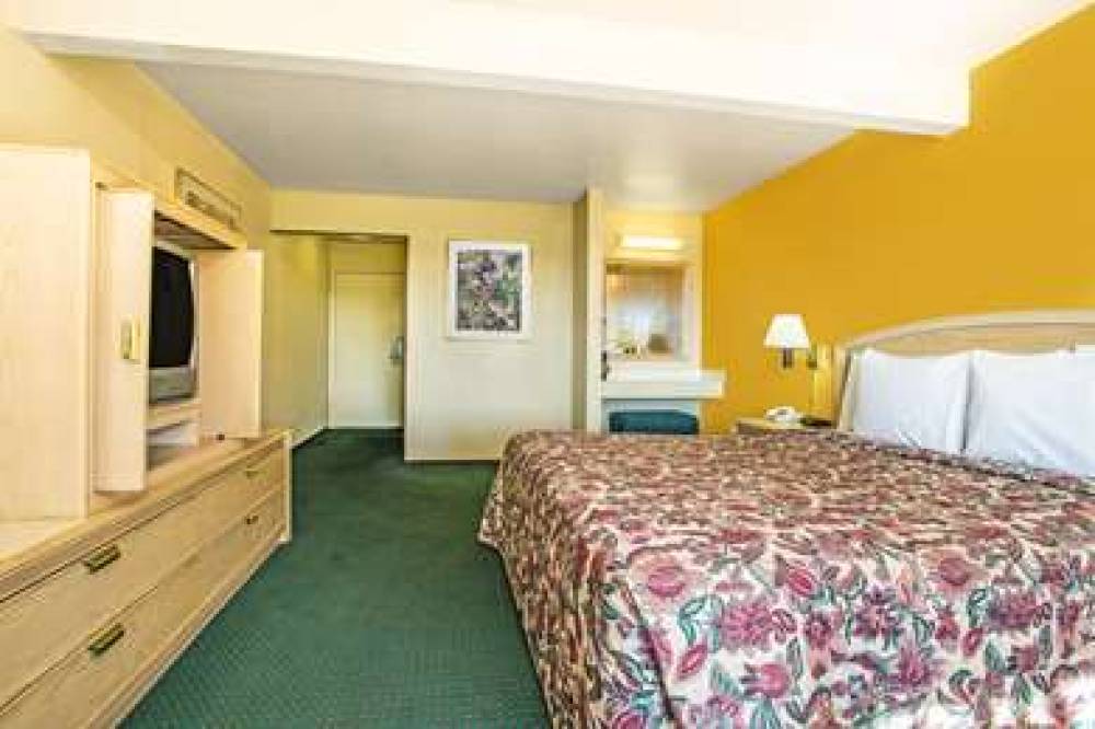 Travelodge By Wyndham, Turlock 9