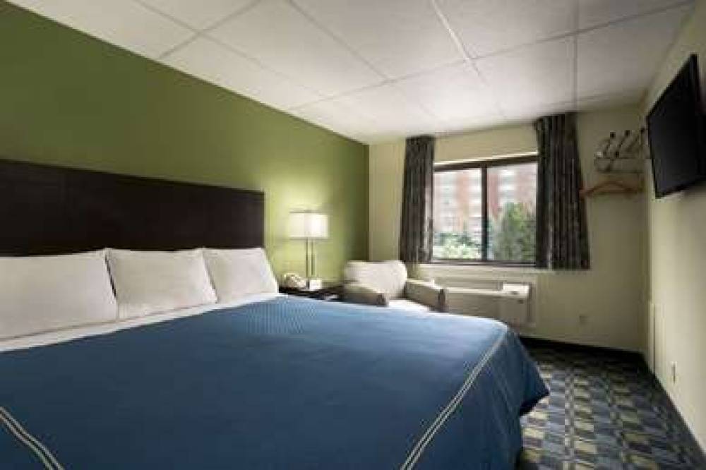 Travelodge Cleveland Lakewood 6