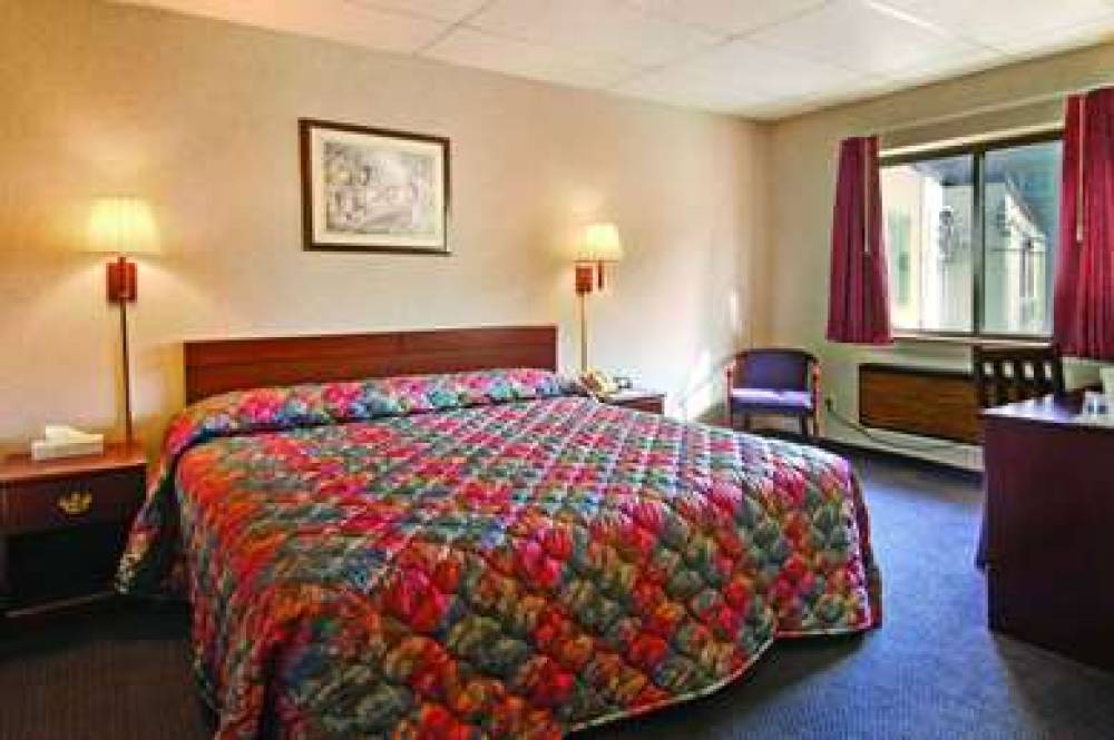 Travelodge Cleveland Lakewood 4