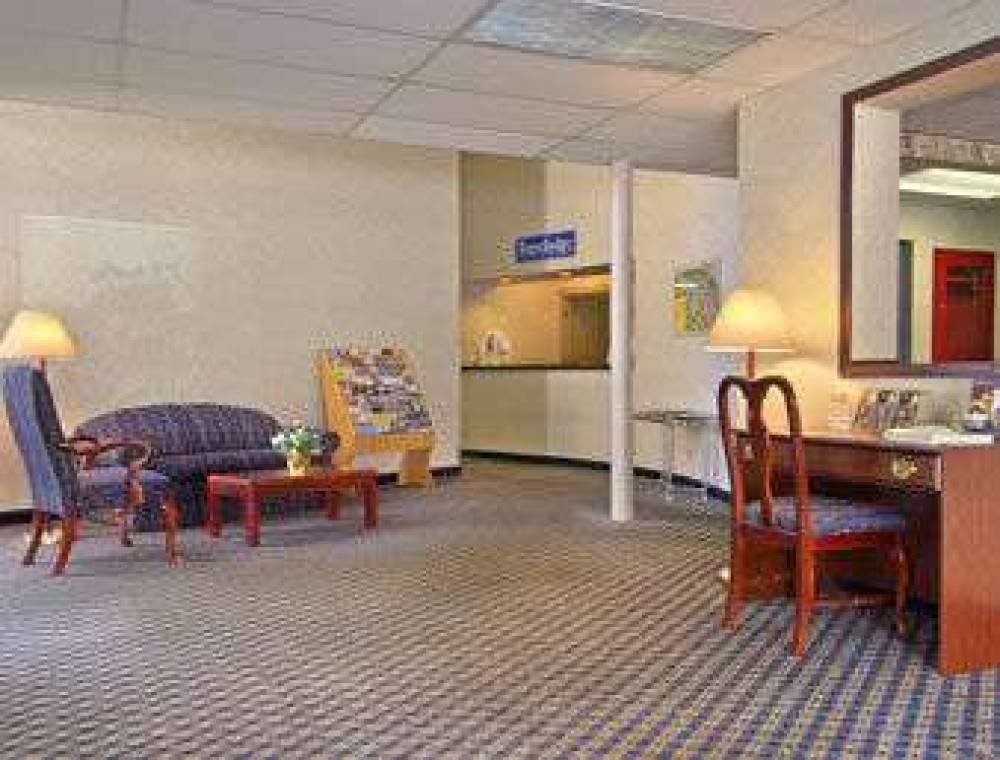 Travelodge Cleveland Lakewood 2