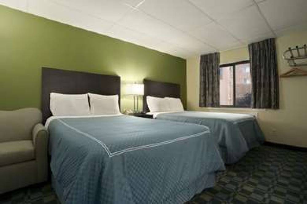 Travelodge Cleveland Lakewood 5