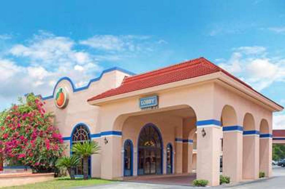 Travelodge Suites By Wyndham Kissimmee Orange 1