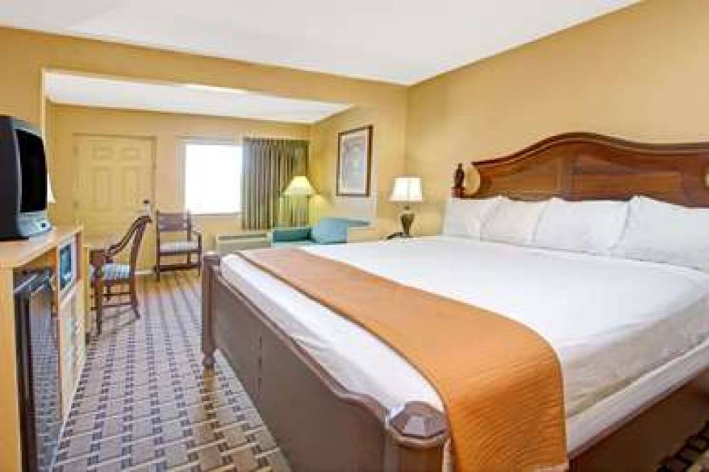 Travelodge Suites By Wyndham Kissimmee Orange 7