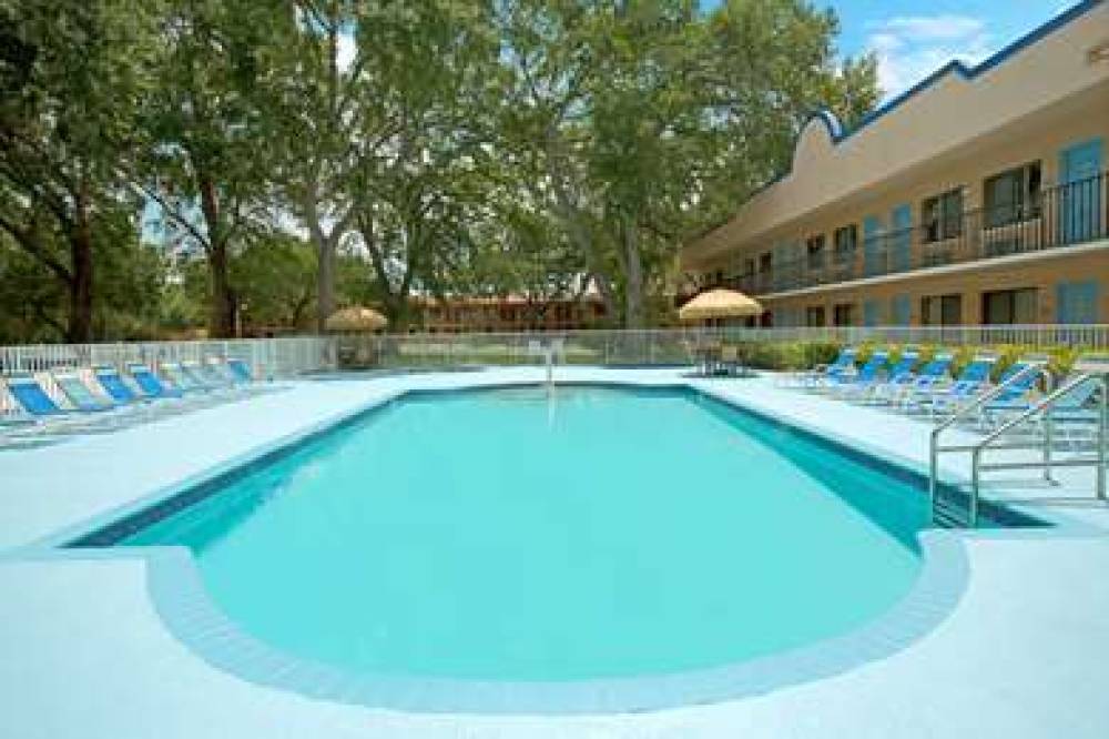 Travelodge Suites By Wyndham Kissimmee Orange 5