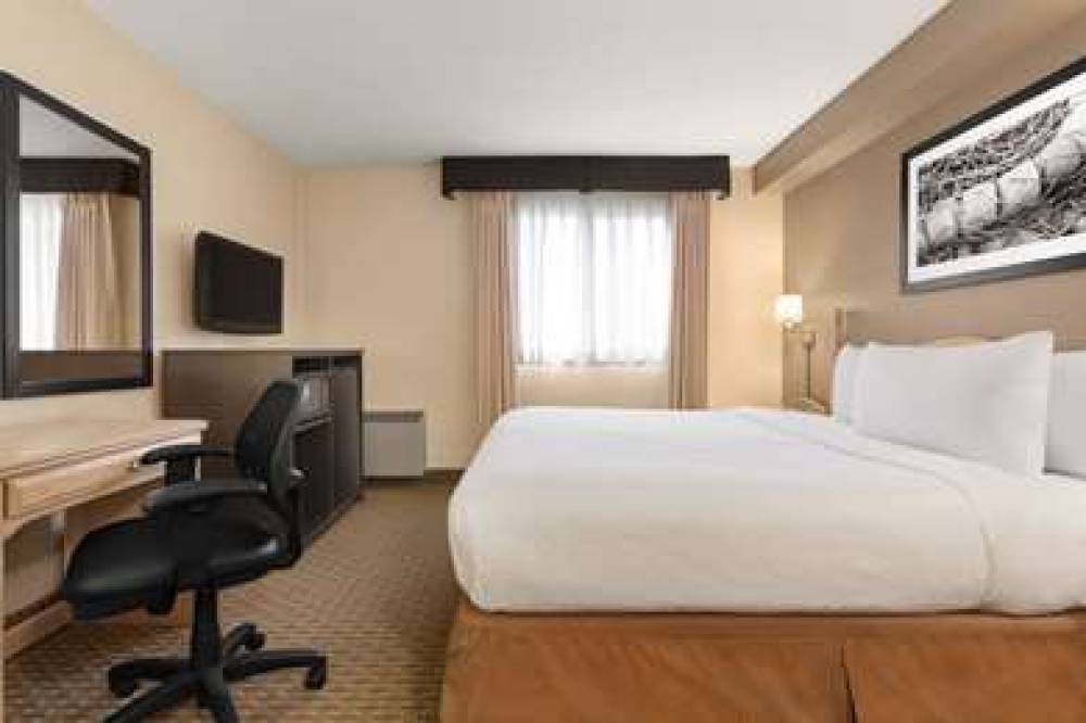 Travelodge Suites By Wyndham Moncton 8