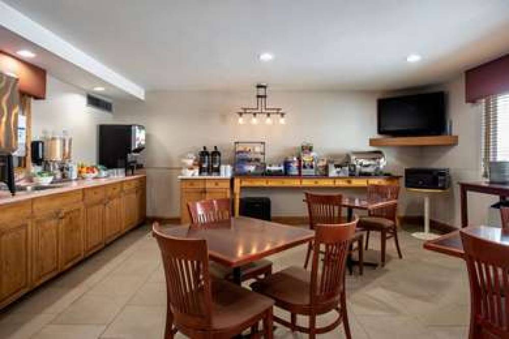 TRAVELODGE SUITES BY WYNDHAM REGINA 3