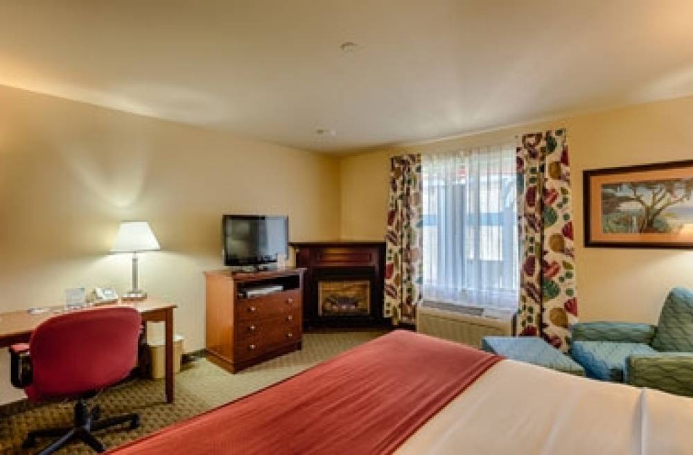 TRIPLE PLAY RESORT HOTEL AND SUITES 10