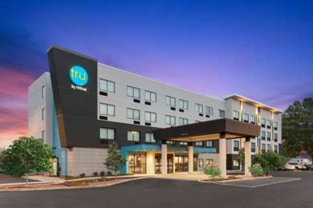 TRU BY HILTON PORTLAND AIRPORT 1