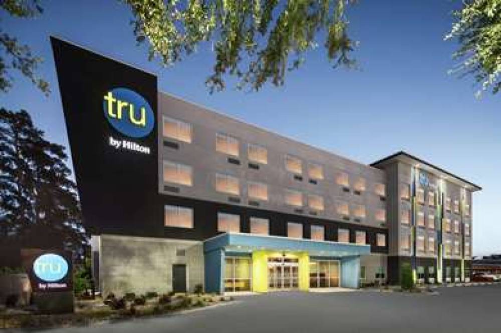 TRU BY HILTON SAVANNAH MIDTOWN 1