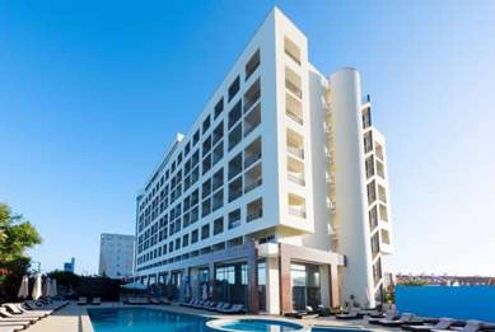 TRYP BY WYNDHAM LISBOA CAPARICA MAR 2